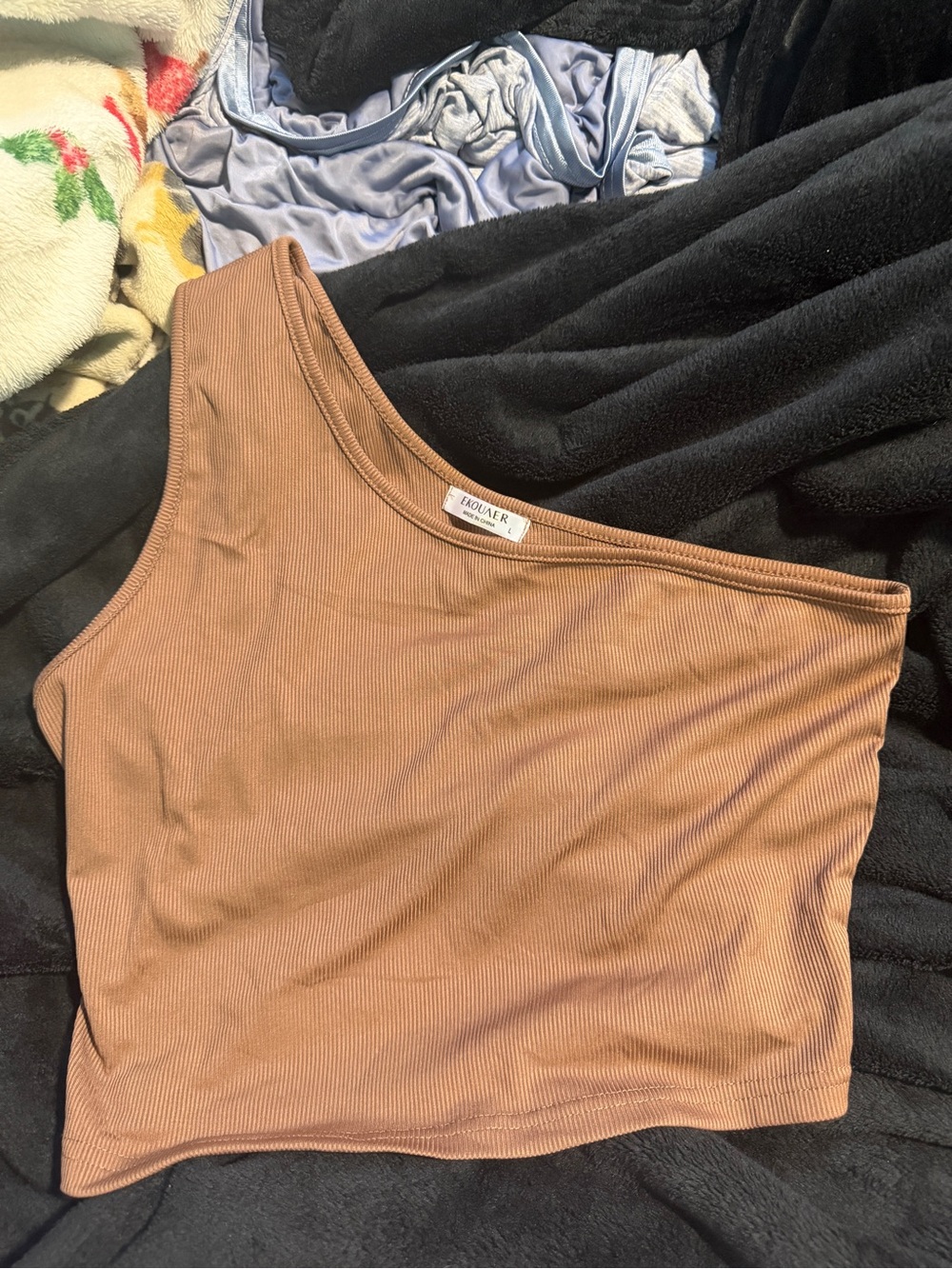 Shoulder Ribbed Crop Top in Brown